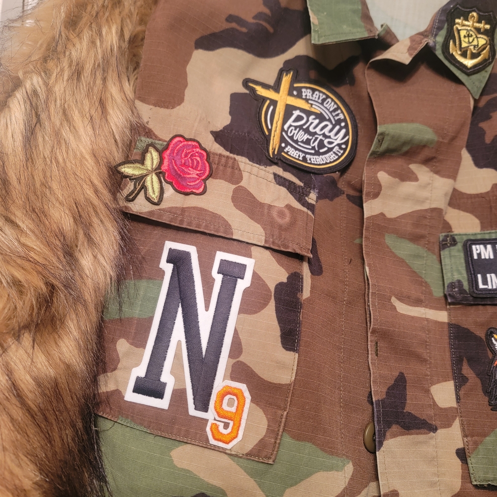 Custom Green Camouflage Jacket with Faux Fur Sleeves And PATCHES - Picture 4 of 6